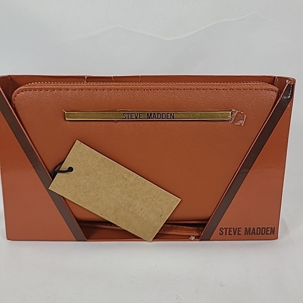 NWT Gift Boxed Steve Madden Rust Zippy Boxed Wallet Wristlet-Full Zip Around